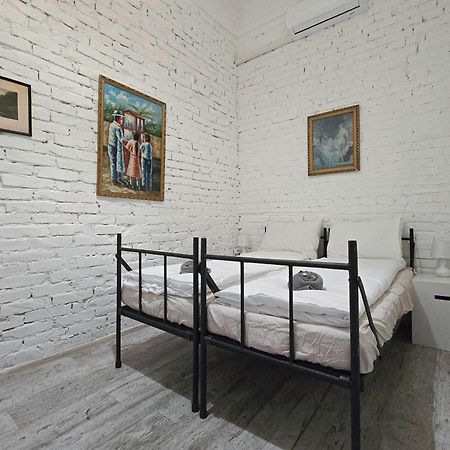 Wolf Apartment With Terrace Boedapest Buitenkant foto