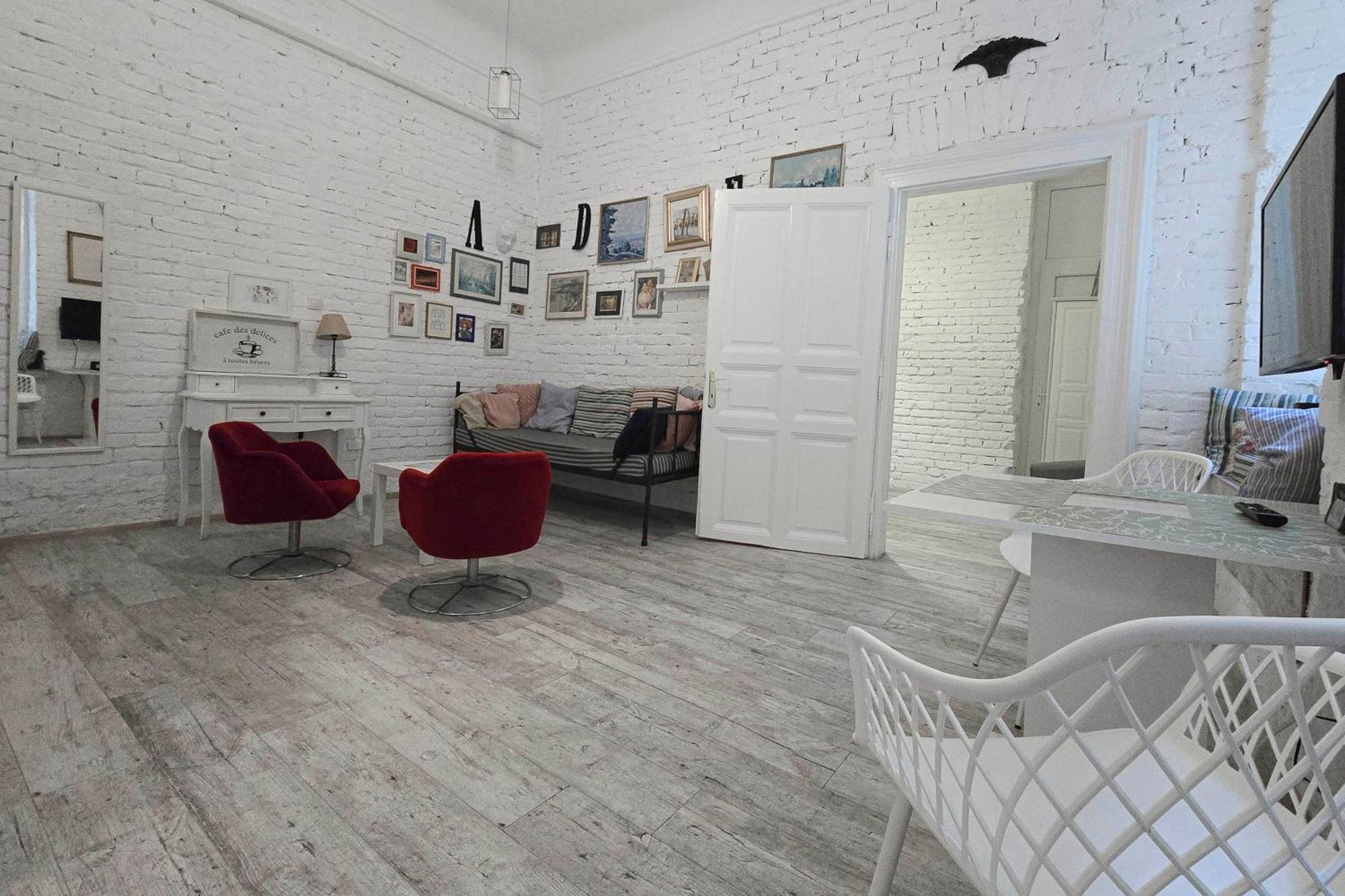 Wolf Apartment With Terrace Boedapest Buitenkant foto